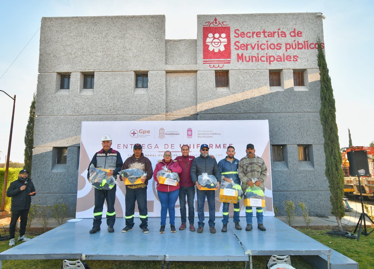 ENTREGA SALDÍVAR UNIFORMES A SERVICIOS PÚBLICOS