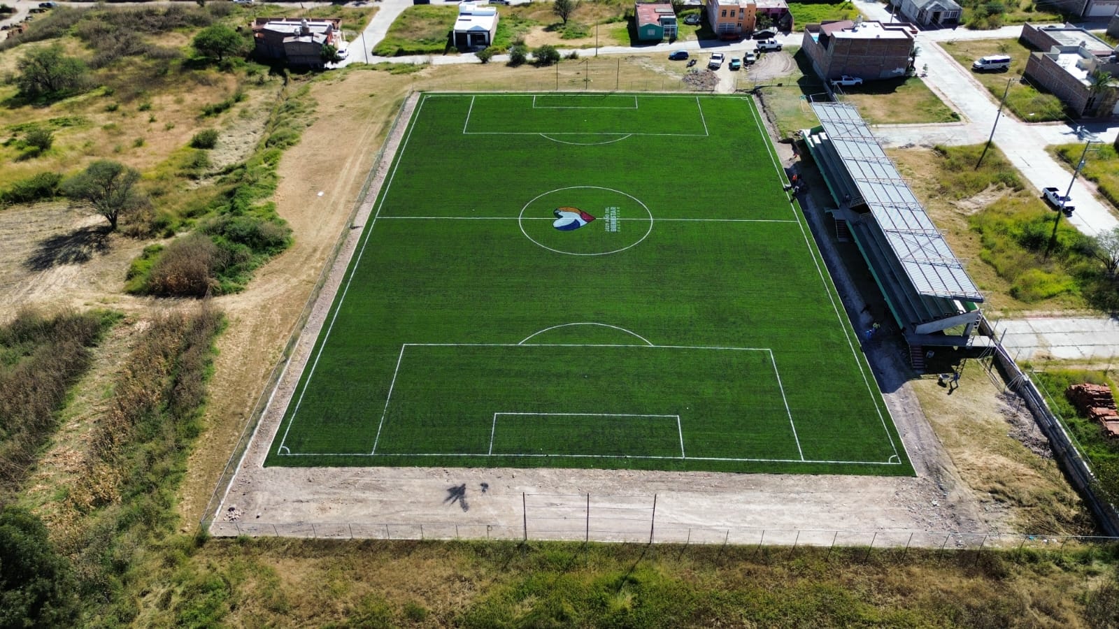 Impulsa David Monreal desarrollo social con nueva cancha en Nochistlán