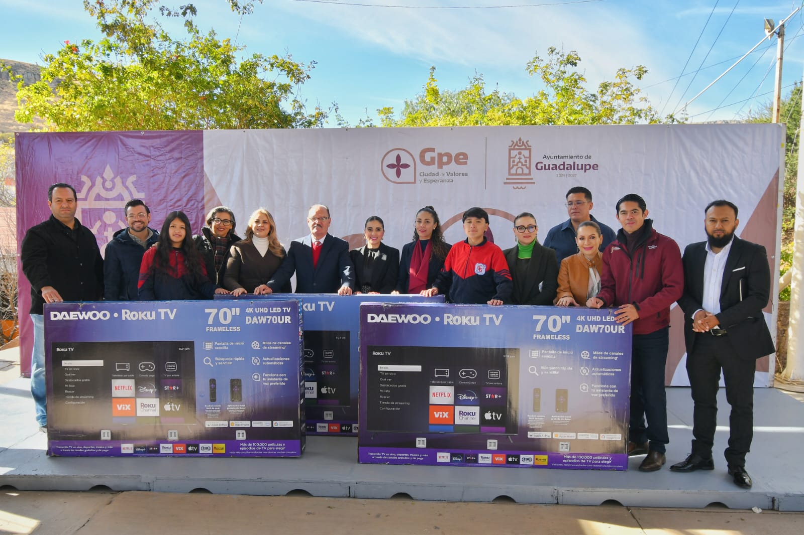 ENTREGA GUADALUPE 15 PANTALLAS A SECUNDARIA PEDRO VÉLEZ VÍA PROGRAMA 2X1