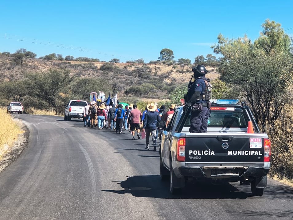 BRINDAN POLICÍAS APOYO A PEREGRINACIÓN EN NOCHISTLÁN