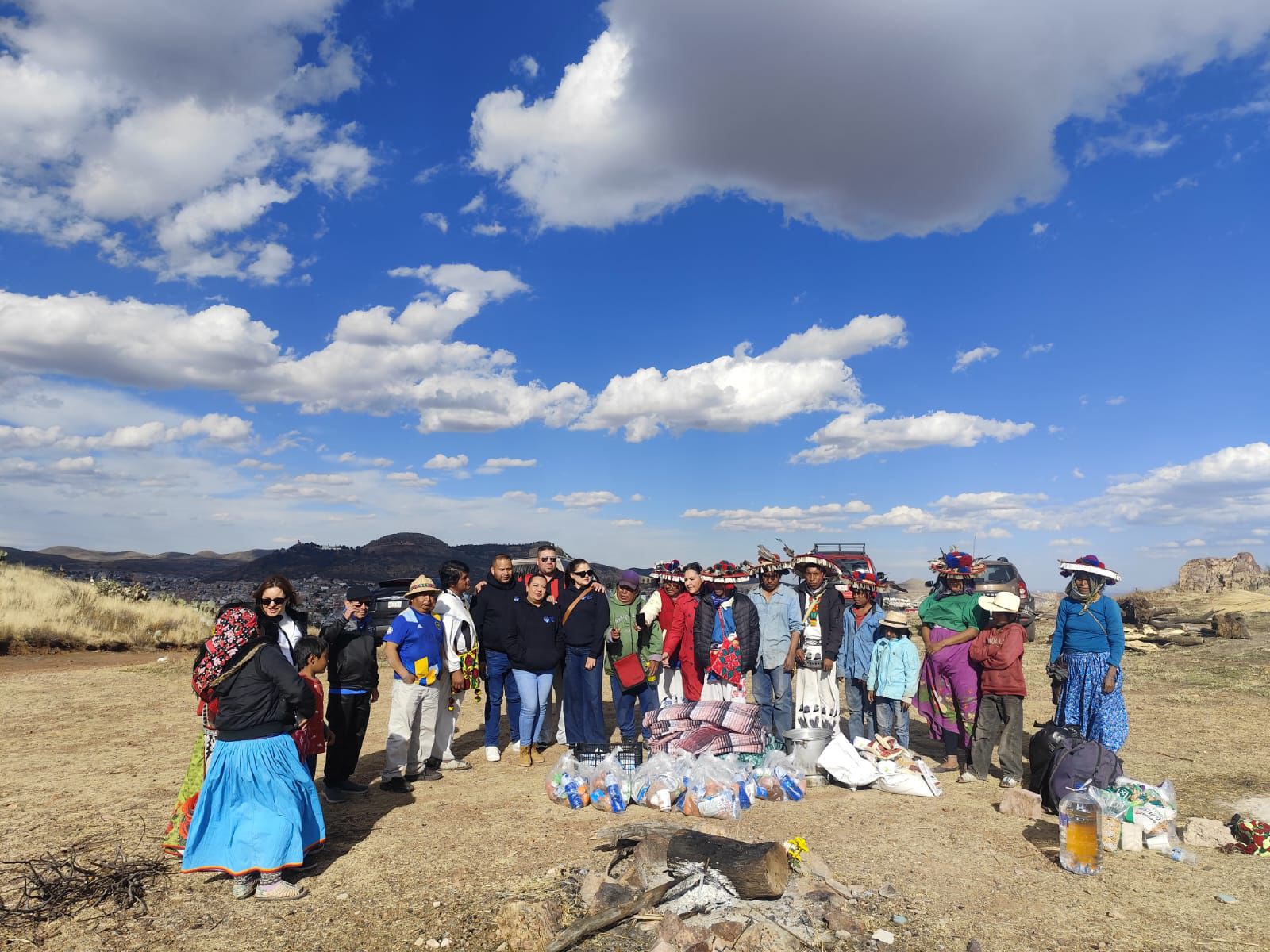 ENTREGA DIF CAPITAL DESPENSAS Y COBIJAS A COMUNIDAD WIXÁRIKA