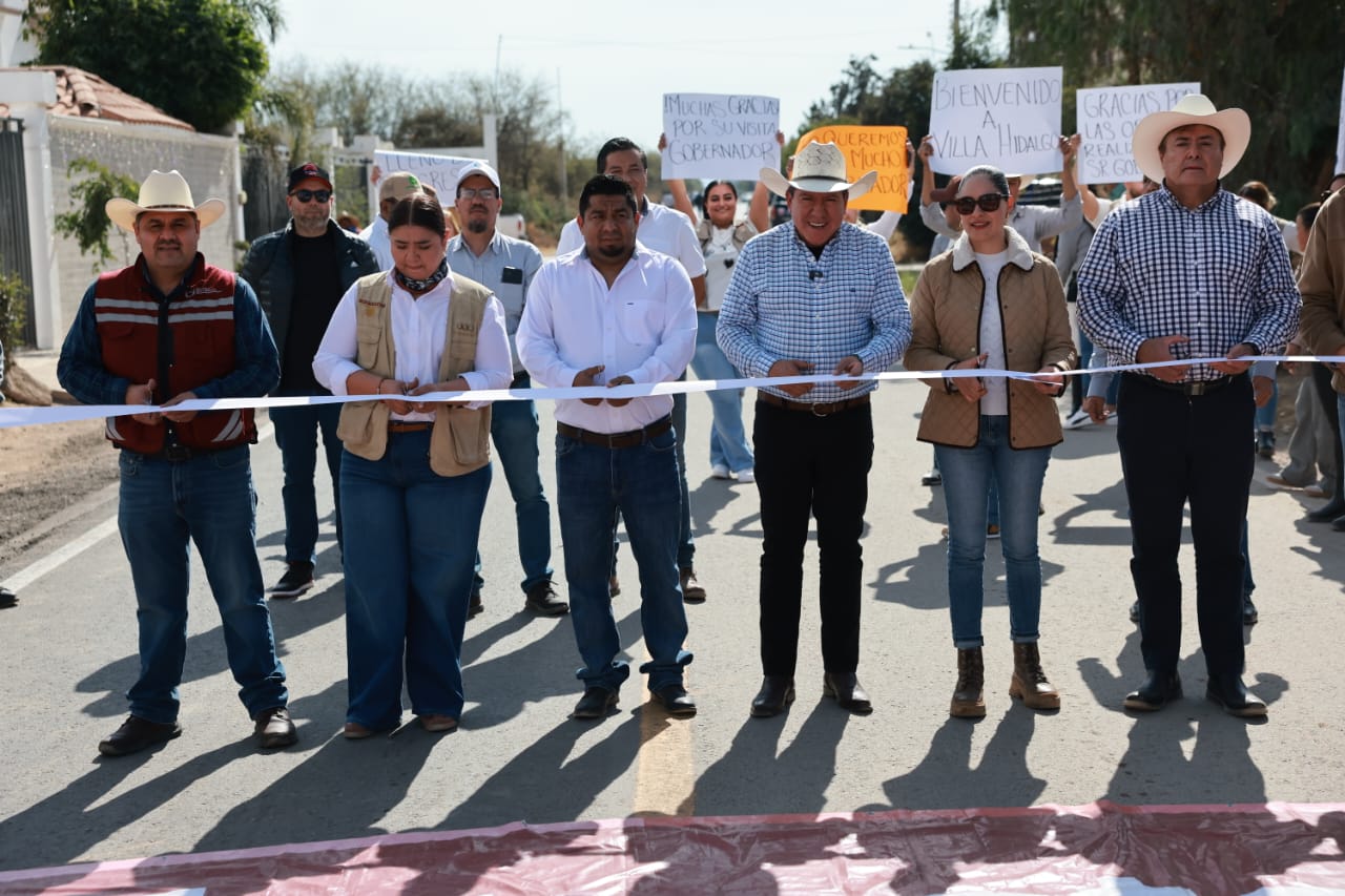 INAUGURA DAVID MONREAL CARRETERAS EN VILLA HIDALGO