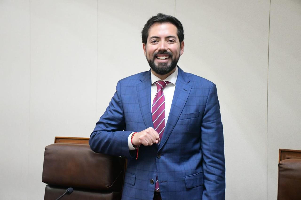 Presenta diputado iniciativa de salud mental educativa