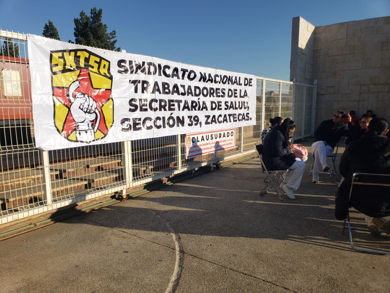 Paraliza enfermería Ciudad Administrativa por adeudos estatales