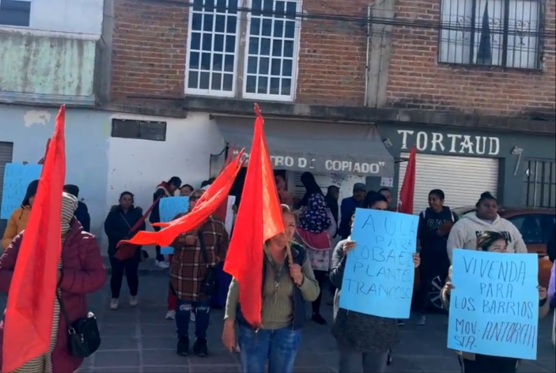 Marchan en Trancoso para exigir vivienda digna y obras que siguen pendientes