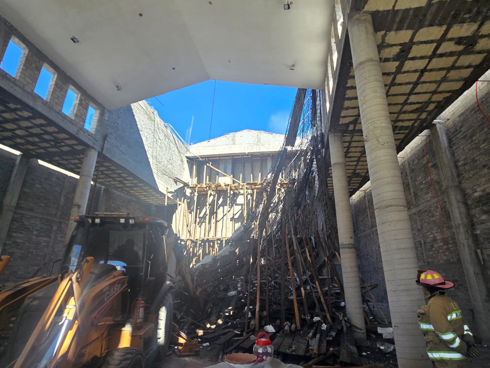 RESCATA PROTECCIÓN CIVIL A OCHO HERIDOS TRAS COLAPSO DE CIMBRA EN IGLESIA DE FRESNILLO   